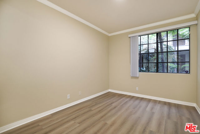 11939 Gorham Avenue, Los Angeles CA: https://media.crmls.org/mediaz/c9fb3310-e297-4ab9-a33c-7c233290c19d.jpg
