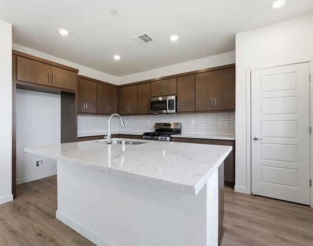 104 Dogwood Street, Hollister CA: https://media.crmls.org/mediaz/c9fb364b-a338-4cd4-bb14-d13bfd627570.jpg