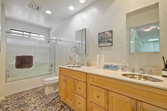 3625 Country Meadow Ln, Escondido CA: https://media.crmls.org/mediaz/c9fb84da-d4ed-48ad-a31a-bf1b62cfb153.jpg