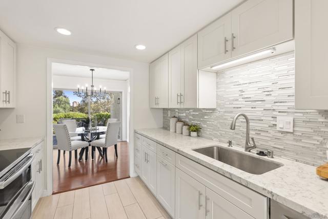 8871 Caminito Primavera, La Jolla CA: https://media.crmls.org/mediaz/c9fb942a-16ce-46b8-a7c1-e852f0e206c7.jpg