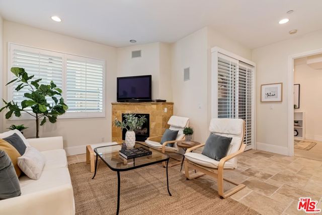 16123 W SUNSET Boulevard, Pacific Palisades CA: https://media.crmls.org/mediaz/c9fba77e-26ce-4a8d-a846-bd49b32da809.jpg