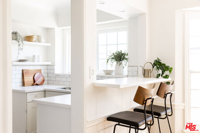4002 W Adams Boulevard, Los Angeles CA: https://media.crmls.org/mediaz/c9fbcad0-dfde-4f8c-ab2a-cdcdba6496d9.jpg