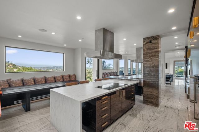 4733 Bonvue Avenue, Los Angeles CA: https://media.crmls.org/mediaz/c9fbdafa-c2ac-49d1-bc75-4afca900be15.jpg