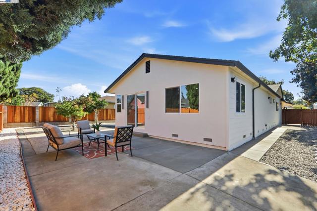 32252 Coronation dr, Union City CA: https://media.crmls.org/mediaz/c9fc2738-7897-4884-b34e-41487bfaa412.jpg