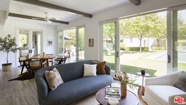204 S Plymouth Boulevard, Los Angeles CA: https://media.crmls.org/mediaz/c9fc8db5-895d-47e3-917d-4d93be0d345d.jpg