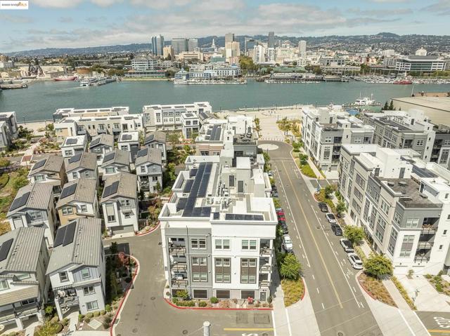2818 Fifth Street, Alameda CA: https://media.crmls.org/mediaz/c9fca5bc-f188-4923-99a4-698f4045ec75.jpg