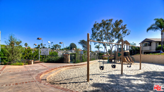 11 S Callecita, Laguna Beach CA: https://media.crmls.org/mediaz/c9fd1d4d-eef1-44f2-be80-fbcb02c08b6f.jpg