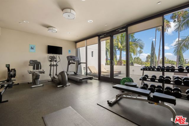 447 North Doheny Drive, 305 photo 17