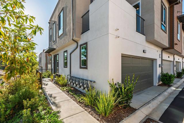 Detail Gallery Image 8 of 30 For 953 Radcliffe Trl, Vista,  CA 92081 - 2 Beds | 2 Baths