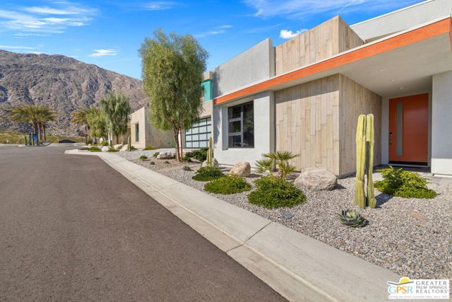 190 Obsidian Loop, Palm Springs CA: https://media.crmls.org/mediaz/c9fe6549-0726-4e26-8749-3f0fcb3e65ac.jpg