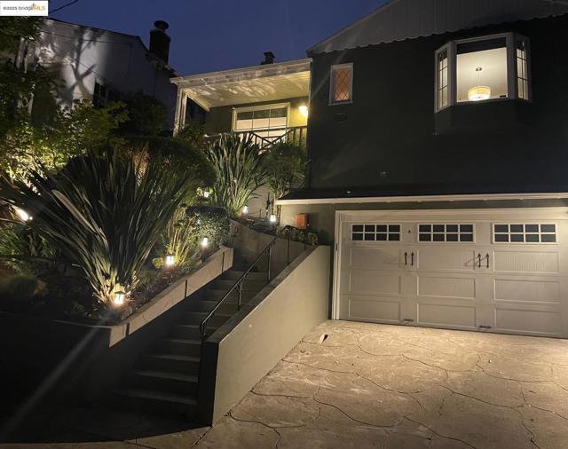 4007 Lyman Rd, Oakland CA: https://media.crmls.org/mediaz/c9fe7c36-0137-4509-acb2-ca978a546fbe.jpg