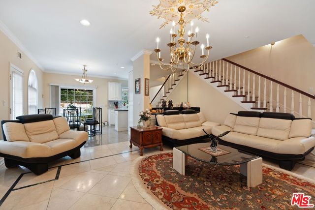2431 Benedict Canyon Drive, Beverly Hills CA: https://media.crmls.org/mediaz/c9fea16e-46e6-48a4-9a7b-13ef22fd16be.jpg