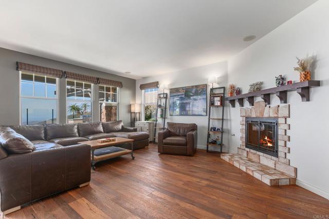 Image 8 of 74 For 1251 Holmgrove Drive
