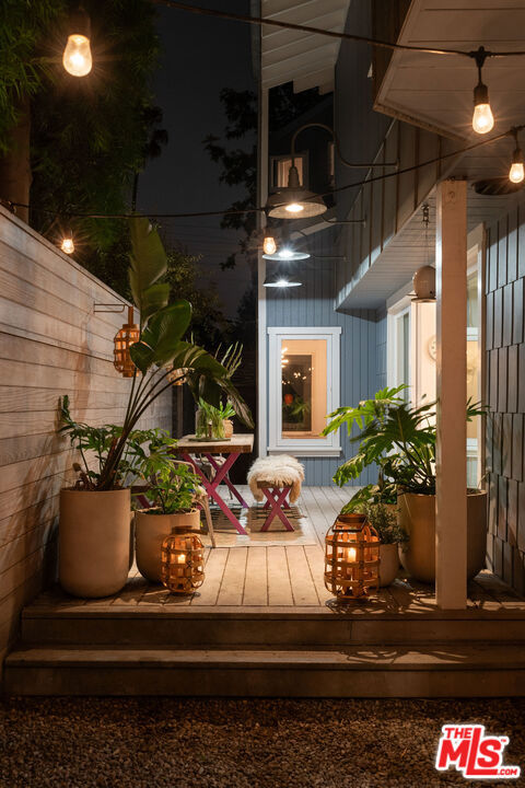 729 Superba Avenue, Venice CA: https://media.crmls.org/mediaz/c9ffcb9e-d508-4b08-9021-d2ca7c9c0581.jpg