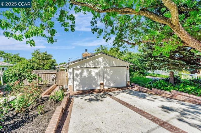 3338 Carlyle Ter, Lafayette CA: https://media.crmls.org/mediaz/ca0017e3-2946-4ef6-b1d9-4527630dfb01.jpg