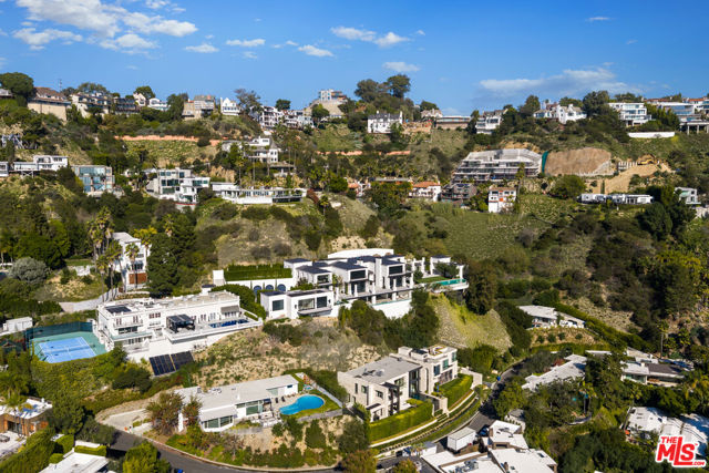 2004 Sunset Plaza Drive, Los Angeles CA: https://media.crmls.org/mediaz/ca0021f3-3492-4c11-8956-6d3e2b5a1b79.jpg