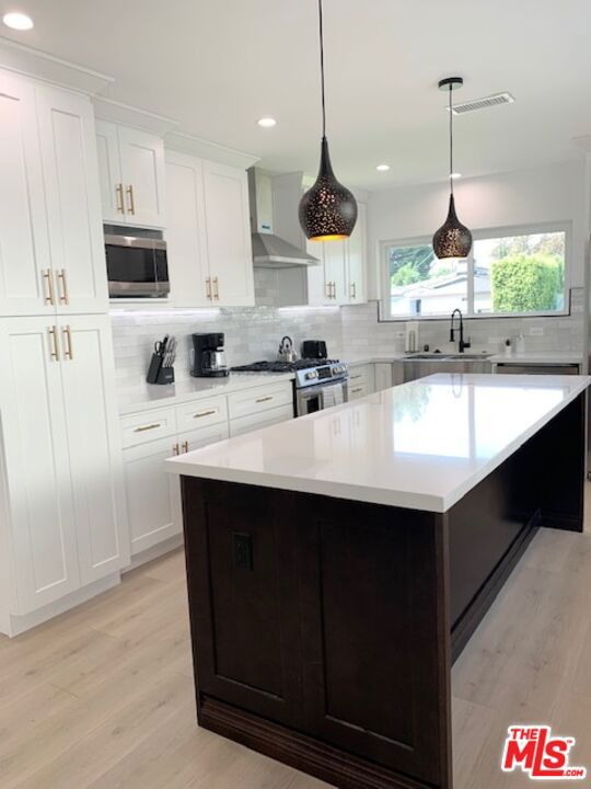 5630 Vantage Avenue, Valley Village CA: https://media.crmls.org/mediaz/ca009109-fa52-4337-b62b-674a174a3a6a.jpg