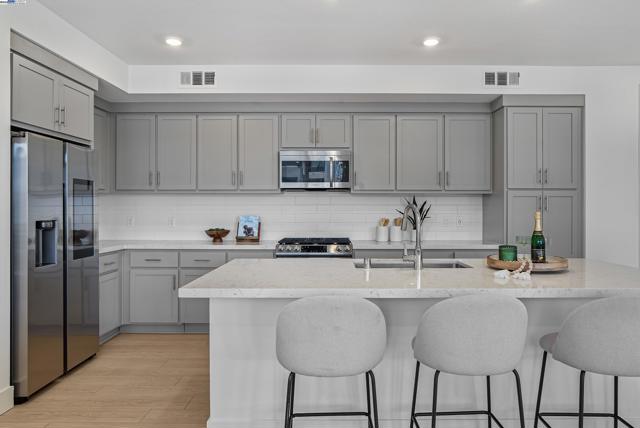 Image 9 of 45 For 44867 Grimmer Blvd  300