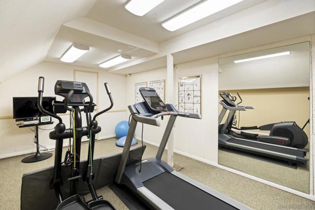 7612 Hillside Dr, La Jolla CA: https://media.crmls.org/mediaz/ca02e70c-55f0-4349-8676-bdab08ad559d.jpg