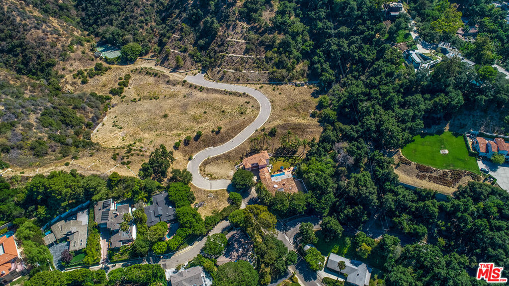 https://media.crmls.org/mediaz/ca030998-bdd4-4744-8482-9a09566ea415.jpg?preset=X-Large