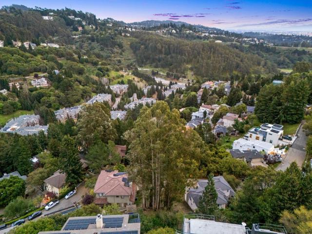 6959 Buckingham Boulevard, Berkeley CA: https://media.crmls.org/mediaz/ca032dd4-5022-41d5-ae54-8db71810cfa2.jpg
