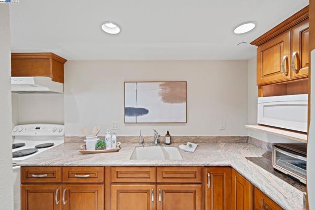 46925 Aloe Court, Fremont CA: https://media.crmls.org/mediaz/ca03f497-23f3-45eb-b799-301689066cc1.jpg