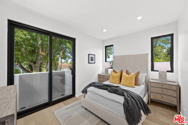 2631 Castle Heights Place, Los Angeles CA: https://media.crmls.org/mediaz/ca0422cd-d05f-46ac-b874-9e849dd80b6d.jpg