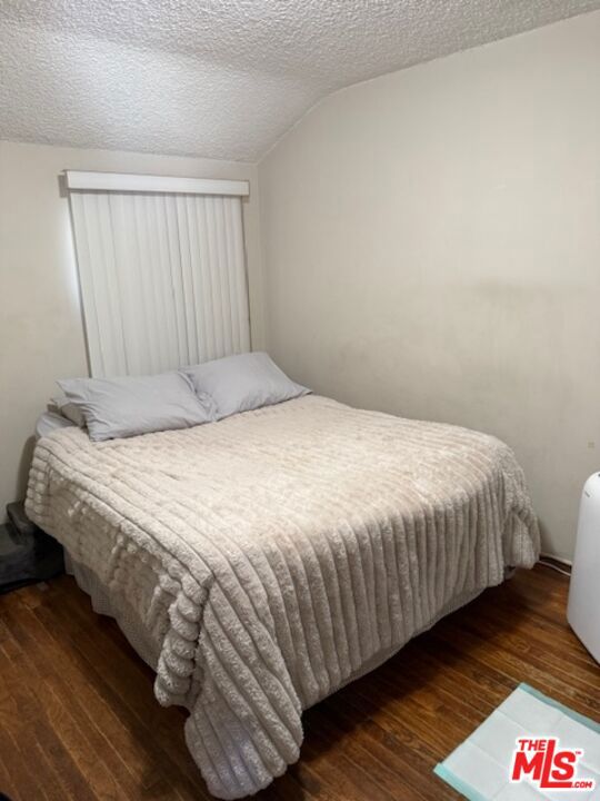 1300 W 218th Street, Torrance CA: https://media.crmls.org/mediaz/ca053e1e-2ce9-4406-b665-f5e12ab18890.jpg