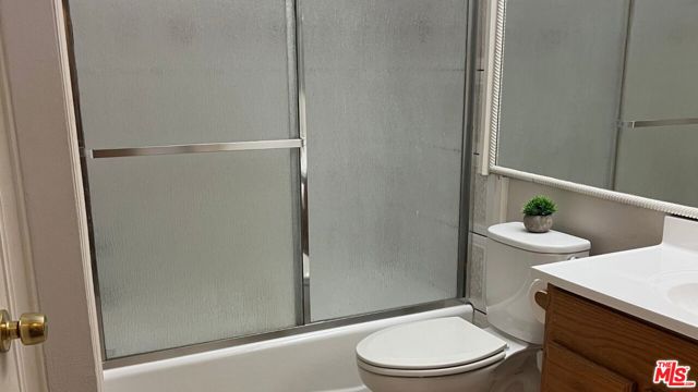 7640 Oso Avenue, Winnetka CA: https://media.crmls.org/mediaz/ca061c68-6df5-46b7-b58f-dd9ab9274a70.jpg
