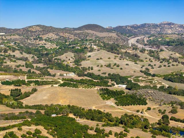 1482 Wilt Rd., Fallbrook CA: https://media.crmls.org/mediaz/ca069788-37fc-49ee-835d-b8c791969e7b.jpg