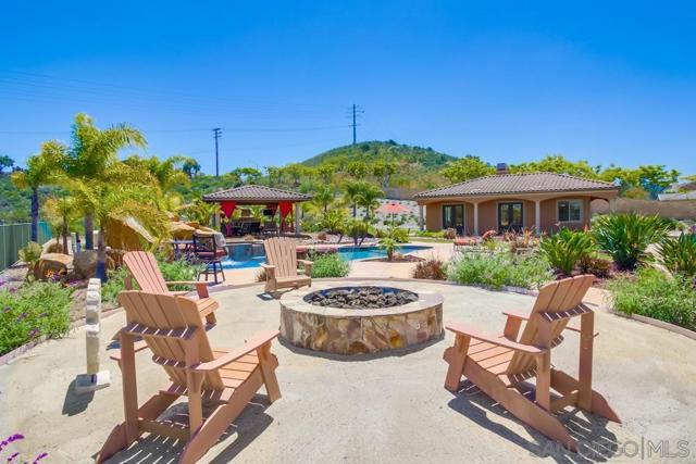 14190 Green Valley Ct, San Diego CA: https://media.crmls.org/mediaz/ca06d947-7d91-44b9-bb03-71efb08aa09a.jpg