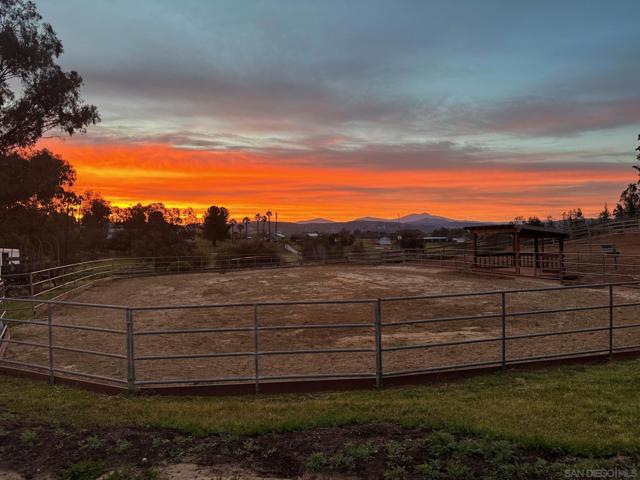 20119 Para Siempre Vista, Ramona CA: https://media.crmls.org/mediaz/ca06f0c2-5153-47d0-96ee-565631ae3a1b.jpg