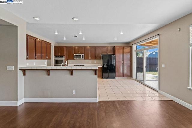 907 MAGGIORE LANE, Manteca CA: https://media.crmls.org/mediaz/ca0788df-c79d-4594-b841-ddab2b3f7fd8.jpg