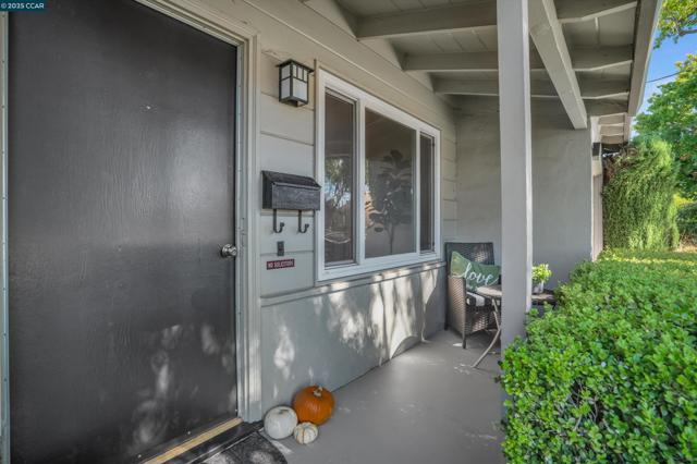 2968 Glenside Dr, Concord CA: https://media.crmls.org/mediaz/ca07cc7b-0f47-40c9-b8f2-09cb863f9c37.jpg