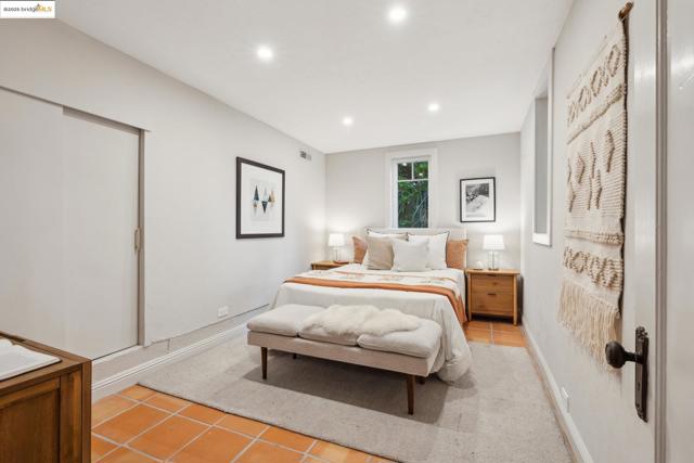 733 Carlston Ave., Oakland CA: https://media.crmls.org/mediaz/ca07cfaf-b7a2-4034-8803-cd25c43a3f34.jpg