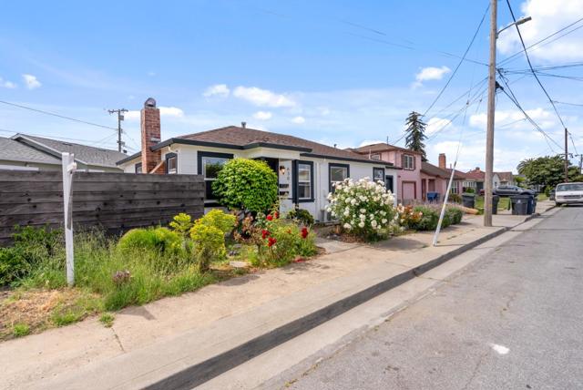 630 California Street, Watsonville CA: https://media.crmls.org/mediaz/ca07ec1c-72af-4f39-84c3-f891bc654c6a.jpg