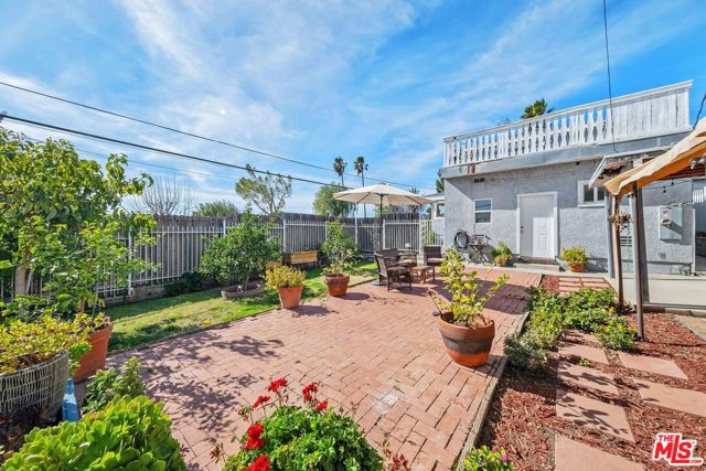 13280 Raven Street, Sylmar CA: https://media.crmls.org/mediaz/ca08d592-079b-4e98-bb47-90caeaca1cb4.jpg