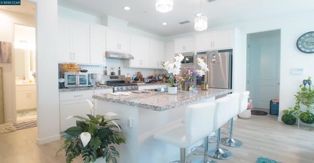 2299 Rustic Oak Ln, Rio Vista CA: https://media.crmls.org/mediaz/ca091de8-1200-4b82-a205-12d09f9e3377.jpg