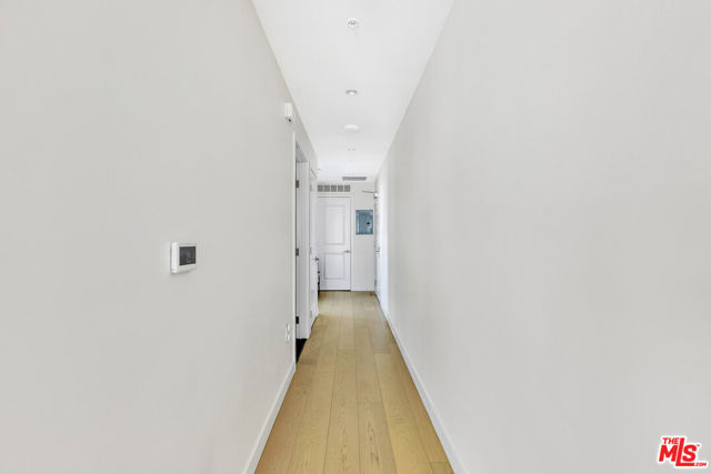 400 S Broadway, Los Angeles CA: https://media.crmls.org/mediaz/ca0929c8-3058-42c8-a76b-e0da5740c395.jpg