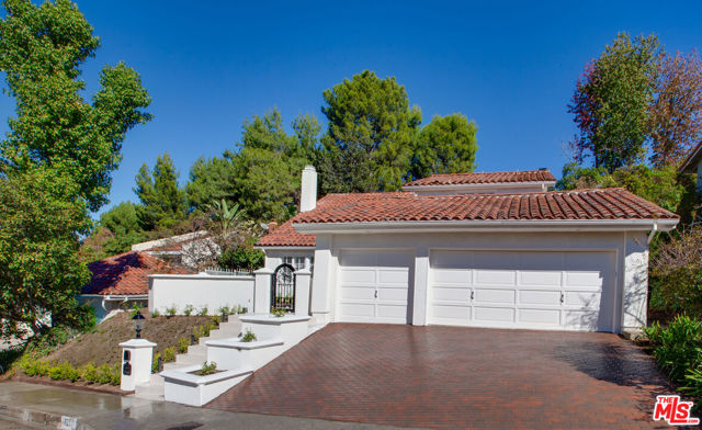 10221 Briarwood Drive, Los Angeles CA: https://media.crmls.org/mediaz/ca0a0250-8863-4d5f-9d55-041c62d2fe43.jpg