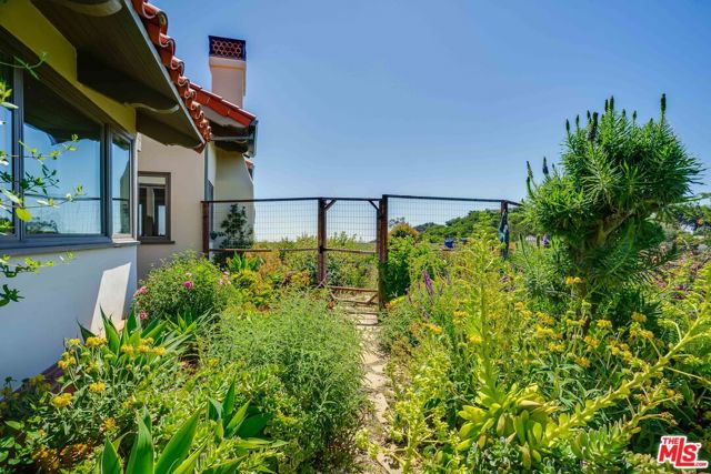 2303 Tuna Canyon Road, Topanga CA: https://media.crmls.org/mediaz/ca0a1d37-a371-4dac-bb78-634715402a07.jpg