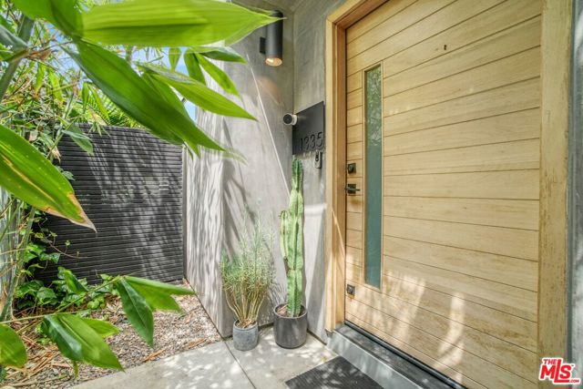 1335 N Fuller Avenue, Los Angeles CA: https://media.crmls.org/mediaz/ca0a3f3b-168e-4577-8d1a-89ddfdd810ed.jpg