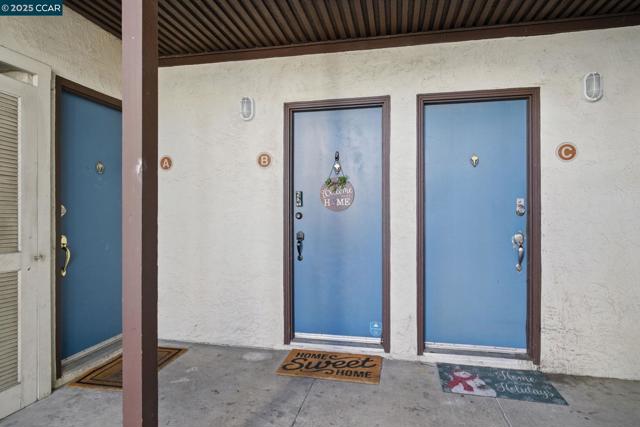 1700 Laguna St, Concord CA: https://media.crmls.org/mediaz/ca0a8959-9f9c-48c9-9c6b-e1ad97d5dffe.jpg