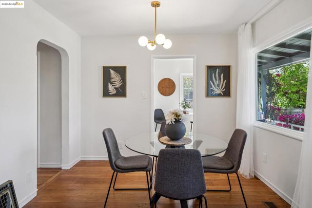 4332 Hyacinth Ave, Oakland CA: https://media.crmls.org/mediaz/ca0ab4a5-b6d1-4f86-a04d-890f6f53bb1d.jpg