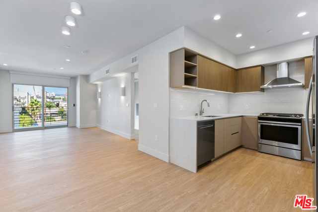 11837 Mayfield Ave #303, Los Angeles, CA 90049