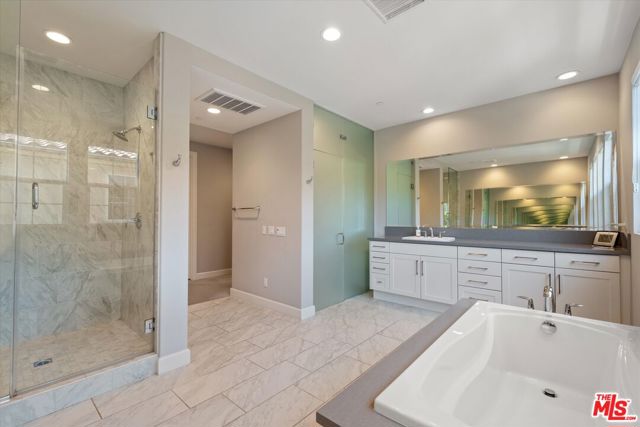 14624 Mccormick Street, Sherman Oaks CA: https://media.crmls.org/mediaz/ca0b57fb-7452-40da-8f9f-abc542cb600d.jpg