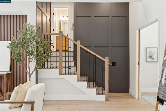 951 Yorkshire Ct, Lafayette CA: https://media.crmls.org/mediaz/ca0b7251-a1eb-4b21-a854-9325e4c3675f.jpg