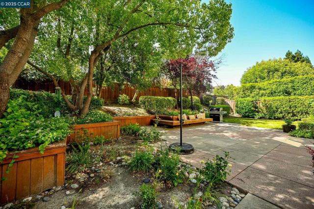 125 Coriander Ct, San Ramon CA: https://media.crmls.org/mediaz/ca0ba43f-e339-4897-bfec-1f3fdb9a84f0.jpg