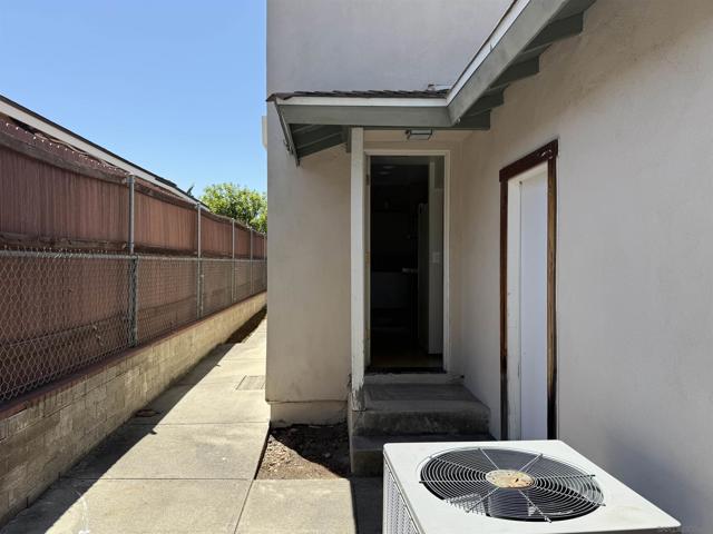 6056 Winfield Ave, La Mesa CA: https://media.crmls.org/mediaz/ca0c1e0d-8e10-4103-9c1a-991fc3c344dd.jpg