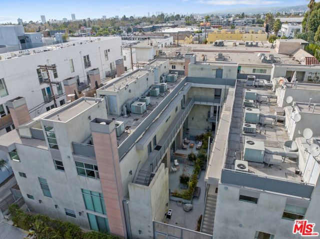 5806 Waring Avenue, Los Angeles CA: https://media.crmls.org/mediaz/ca0c3be9-c1f2-4949-8216-b056f7b37d64.jpg
